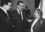 S Madeleine Albrightovou a Alexandrem Vondrou